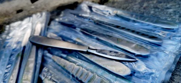Ustensile medicale~ bisturiu proveniență armata română - imagine 3