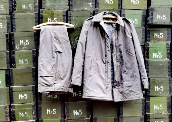 Costum vătuit militar~ veston și pantalon, proveniență armata română