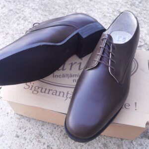 Pantofi de piele cu șiret