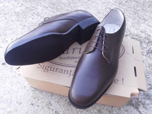 Pantofi de piele cu șiret