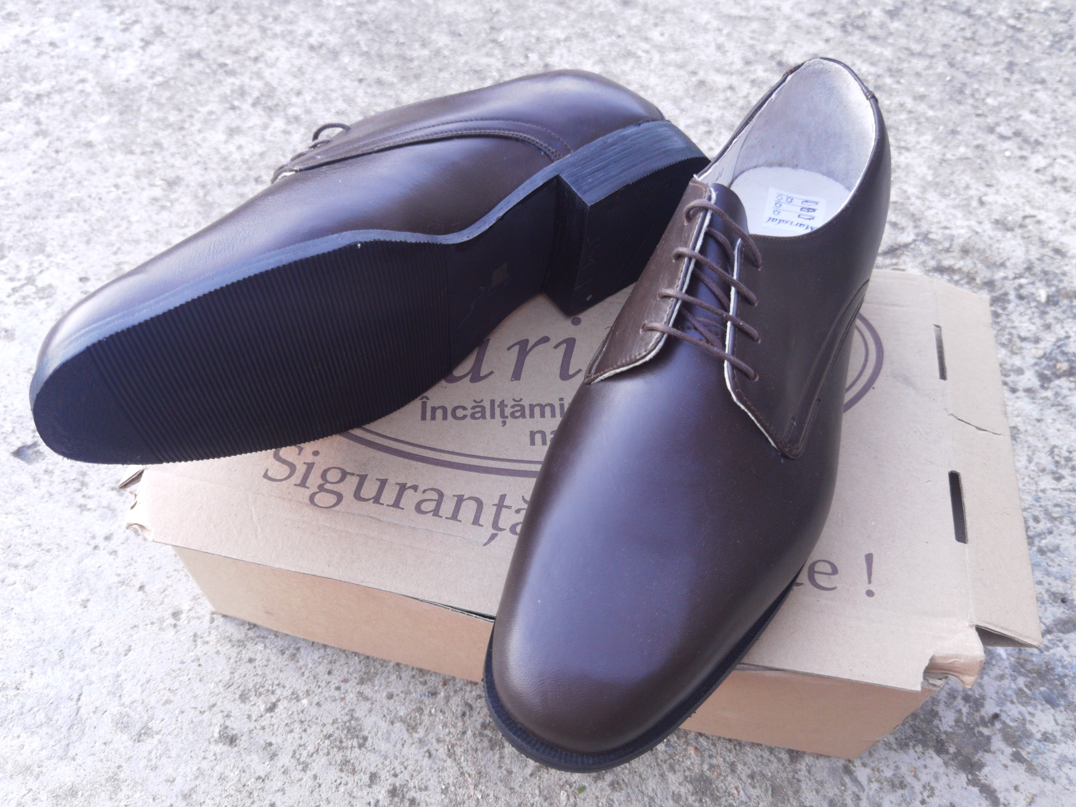 Pantofi de piele cu șiret - imagine 1